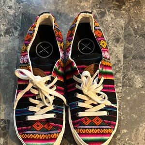 Inkkas Red and Pink Sneakers Vibrant Canvas Low-Top